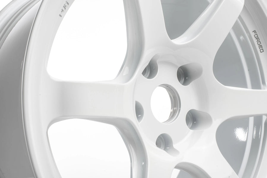 Titan 7 Forged Aluminium Wheel - T-D6e 18x10.5 5x120 ET 25 CB 64.1 in Speedline White