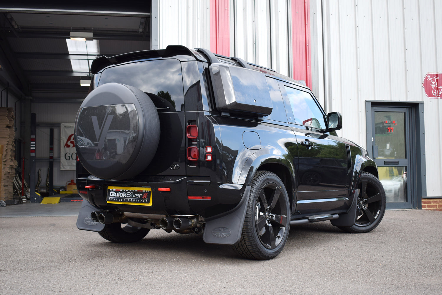 QuickSilver Land Rover Defender P300 and P400 E 90, 110 OR 130 - Sport System with Sound Architect™ (2021 on)