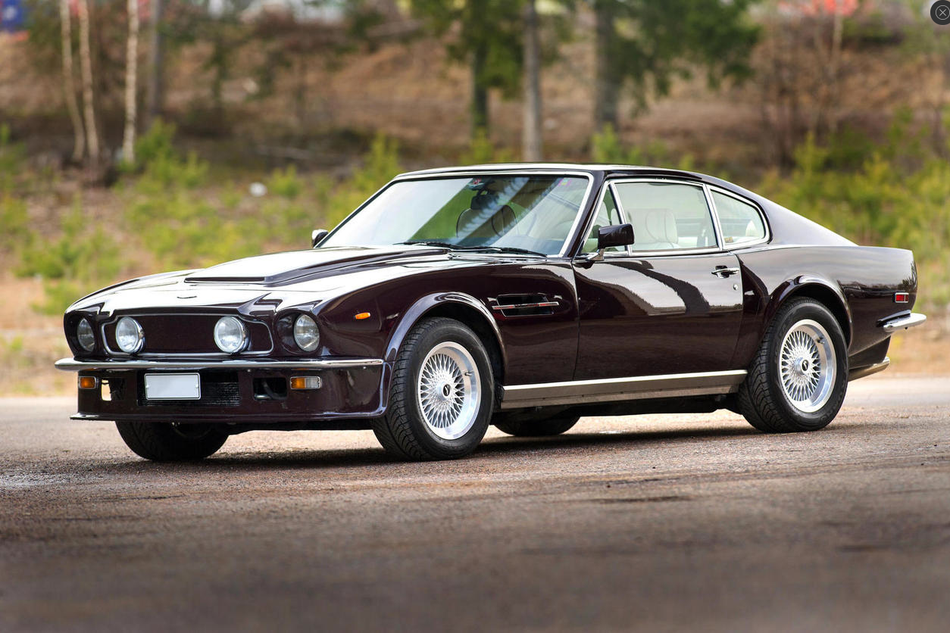 QuickSilver Aston Martin V8 Stainless Steel Collectors 2.5 inch (1973-89)