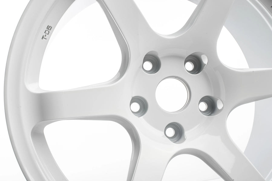Titan 7 Forged Aluminium Wheel - T-D6e 18x9.5 5x120 ET 22 CB 64.1 in Speedline White