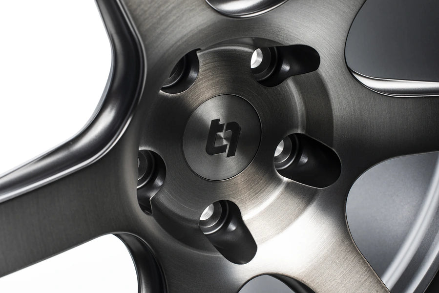 Titan 7 Forged Aluminium Wheel - T-D6e 18x10 5x120 ET 25 CB 64.1 in Hybrid Dark Machine