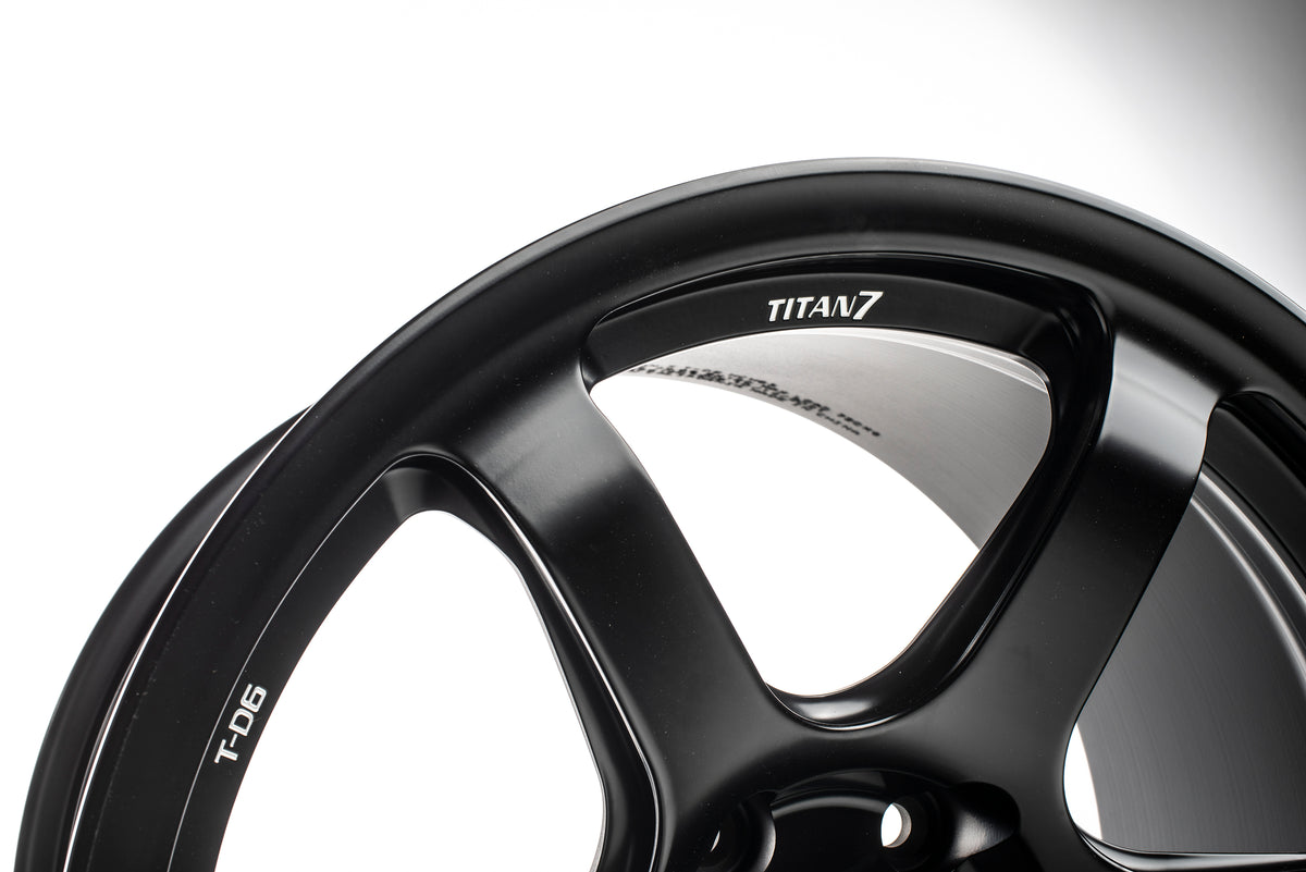 Titan 7 Forged Aluminium Wheel - T-D6e 18x10 5x120 ET 25 CB 64.1 in Machine Black close up