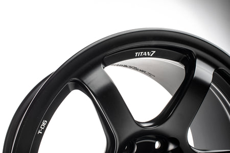 Titan 7 Forged Aluminium Wheel - T-D6e 18x10 5x120 ET 25 CB 64.1 in Machine Black close up