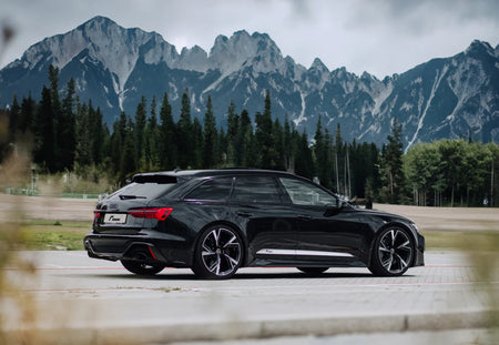 Black Audi RS6 Avant C8, RacingLine development car