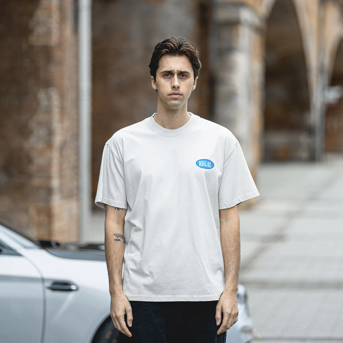 Club Regal Laurel T-Shirt - Faded Bone