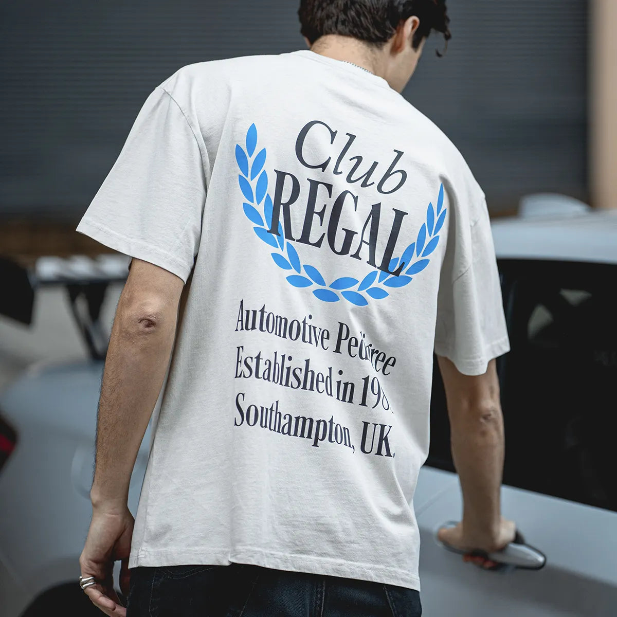 Club Regal Laurel T-Shirt - Faded Bone