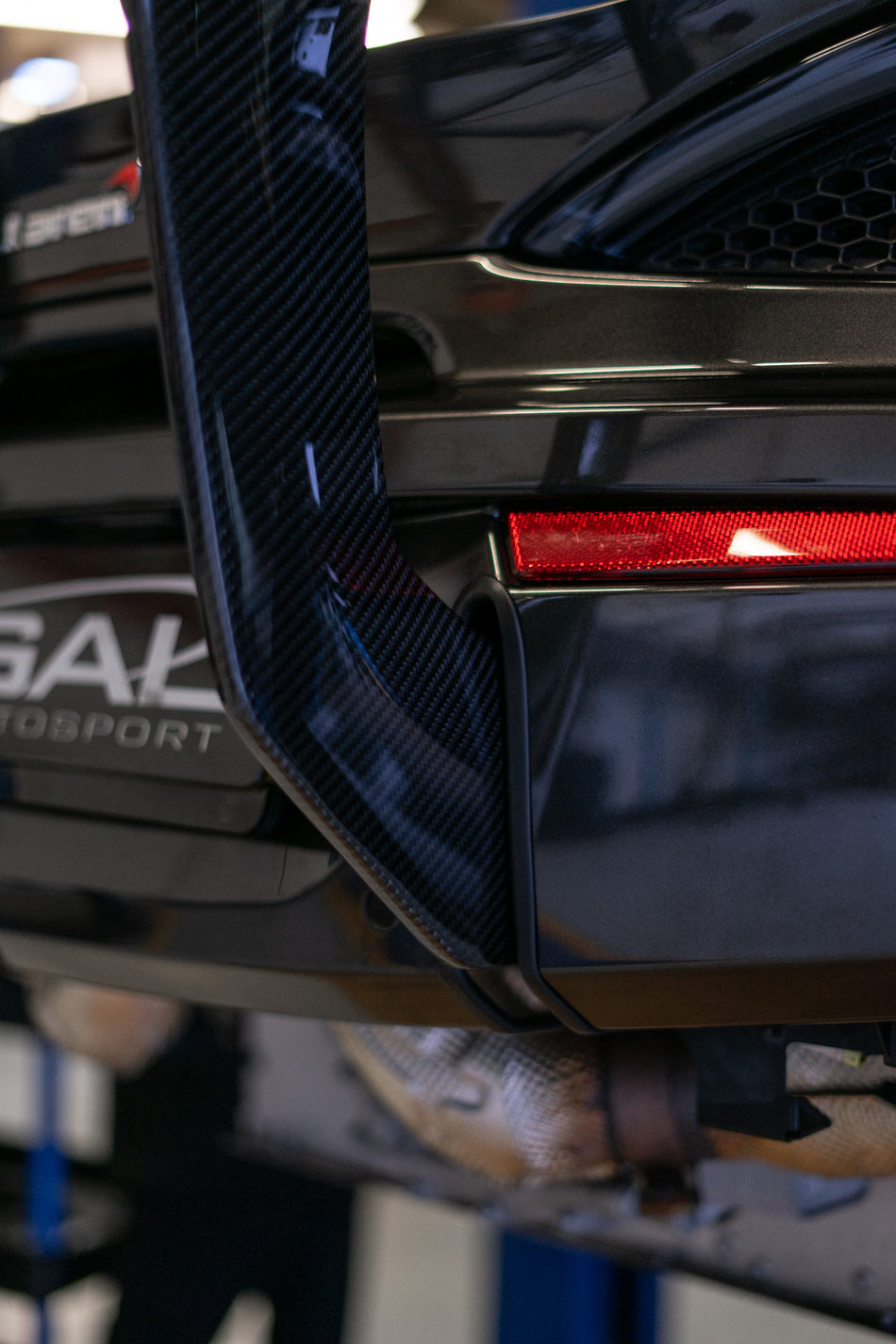 Vorsteiner 570-VX Carbon Rear Spoiler with Uprights